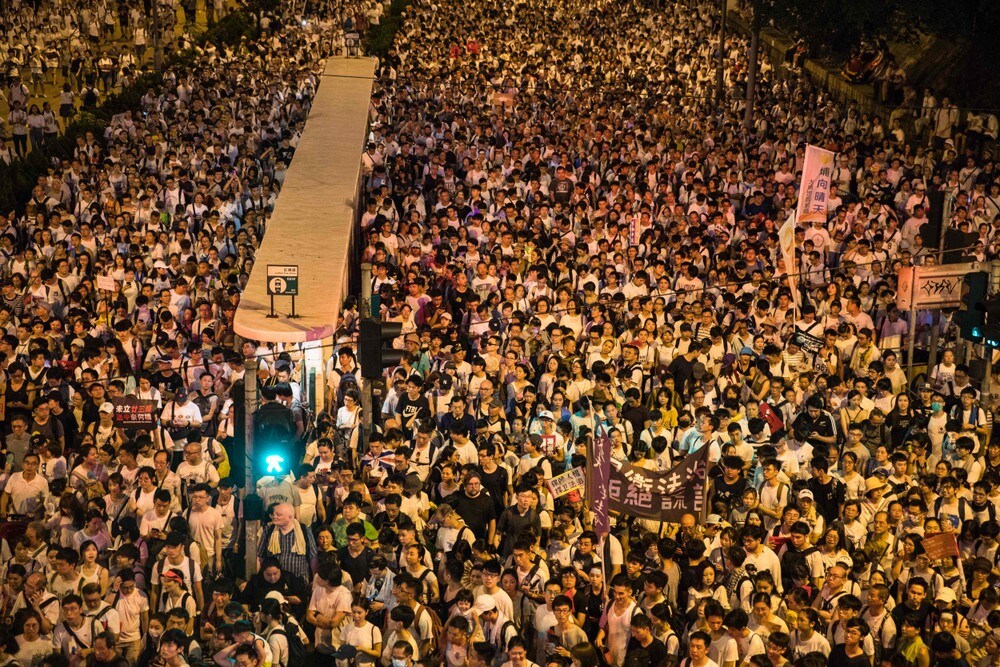 Store protestar i Hongkong - fryktar utleveringsavtale med Beijing