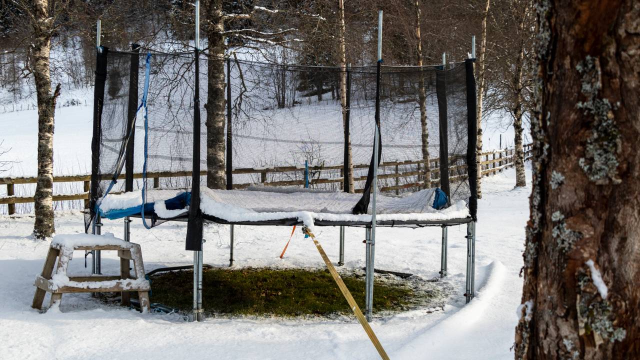 Trampoline på vinteren hos Marie Slåtten
