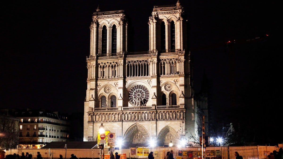 Notre-Dame kan framleis rase saman
