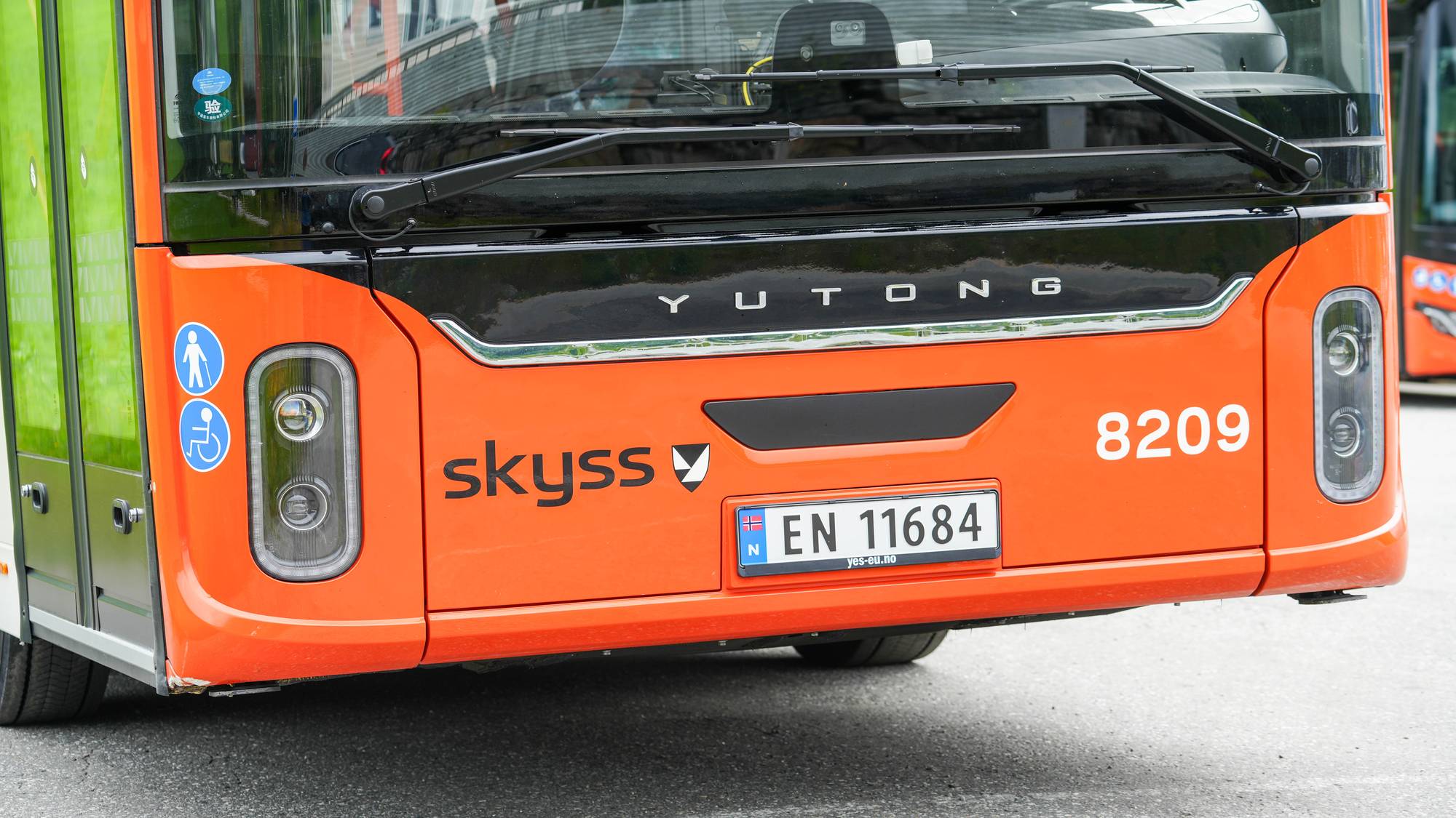 Nye Skyss elbusser har lite bagasjeplass. Bilde av buss på Skulstadmo.