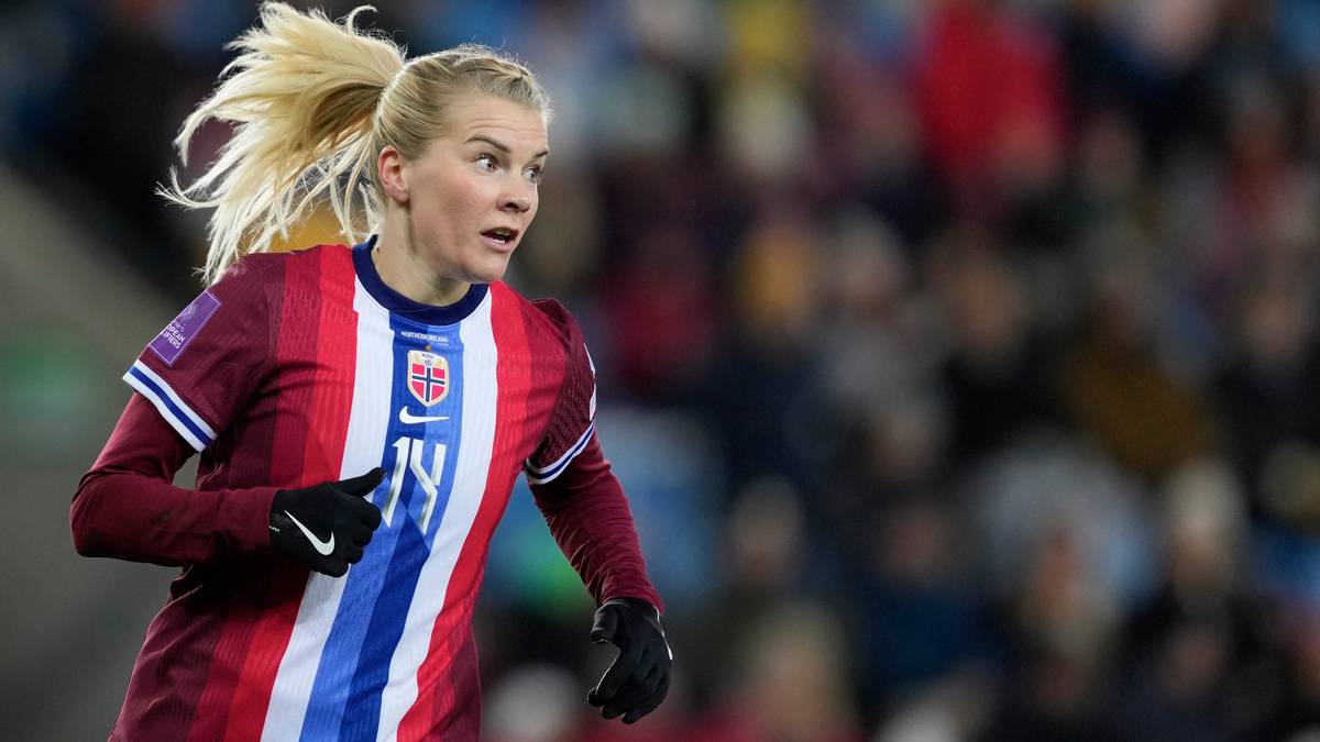 Ada Hegerberg benkes mot Island