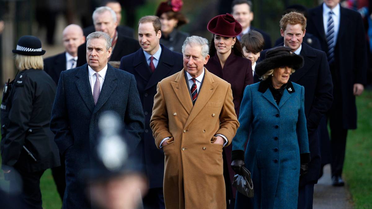 Kong Charles fjernar titlar og kastar bror ut av bustaden