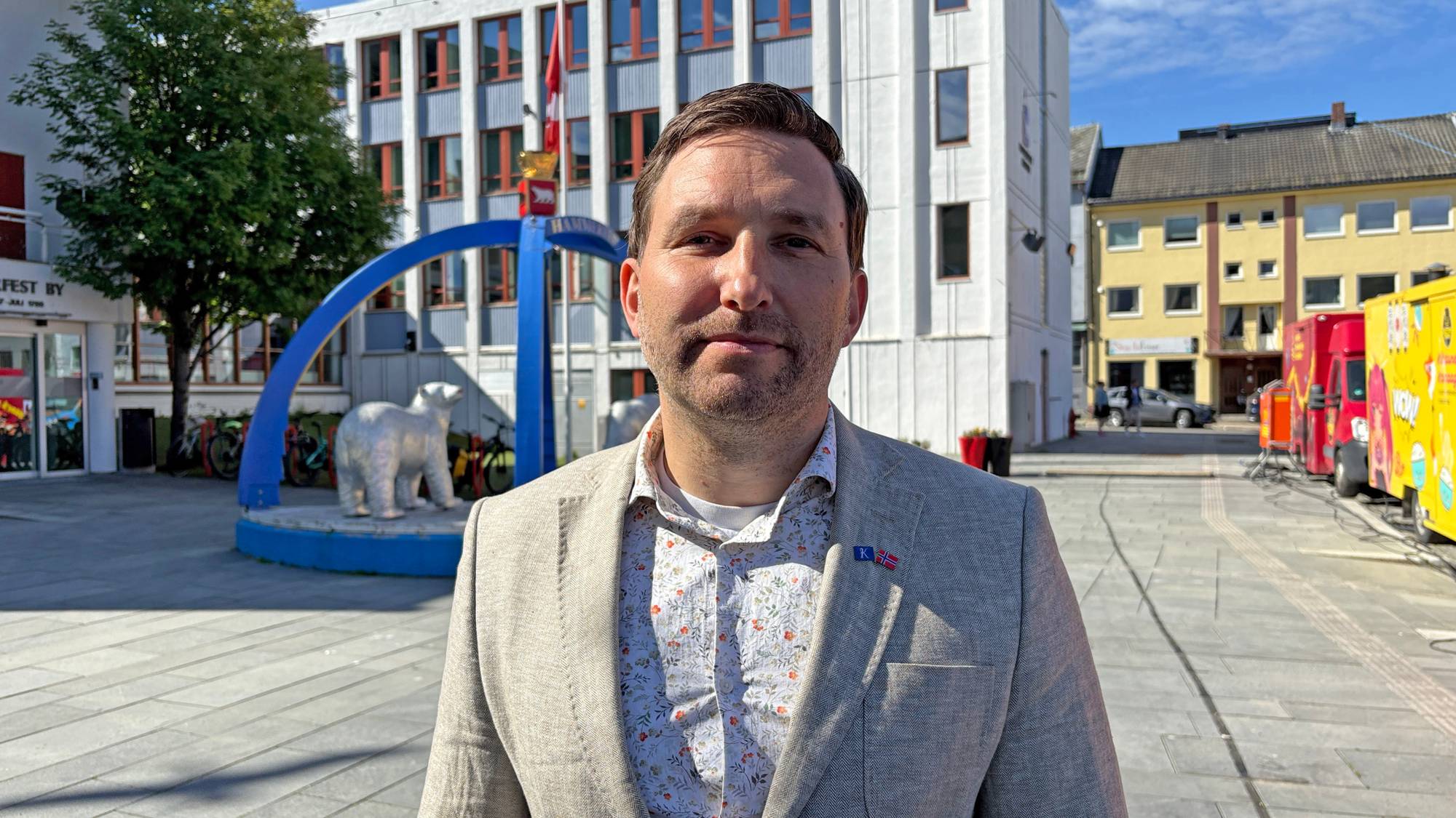 Truls Olufsen-Mehus, Konservativt. Bildet er tatt ifbm diskusjonen om bruk av Pride-flagg på offentlig sted.