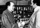 NTB Mao Zedong og Canadas statsminister Pierre Trudeau utveksler håndtrykk i 1973.