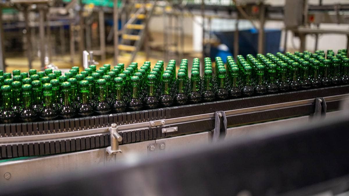 Bekymra for utslipp fra Ringnes: Naboer våkner på natta av vond lukt