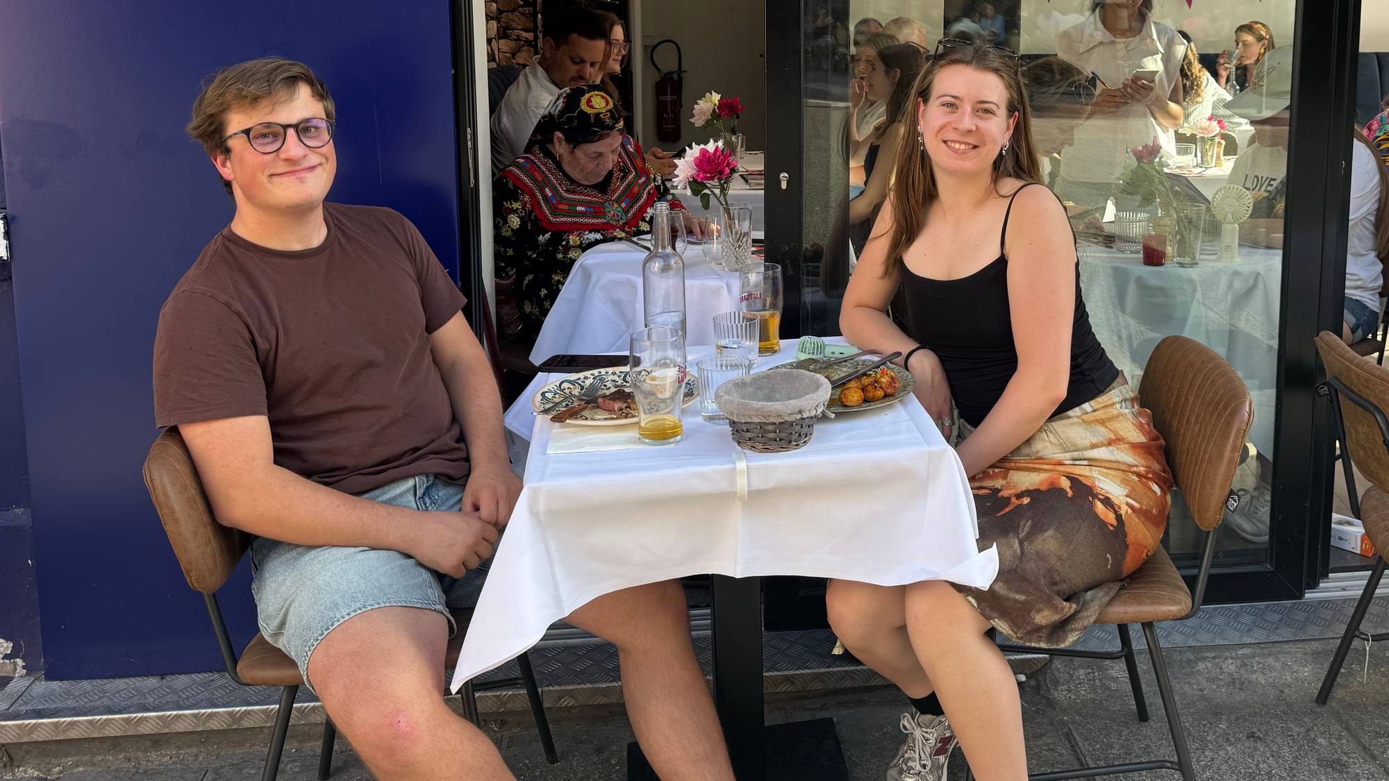 Par på cafe i Paris