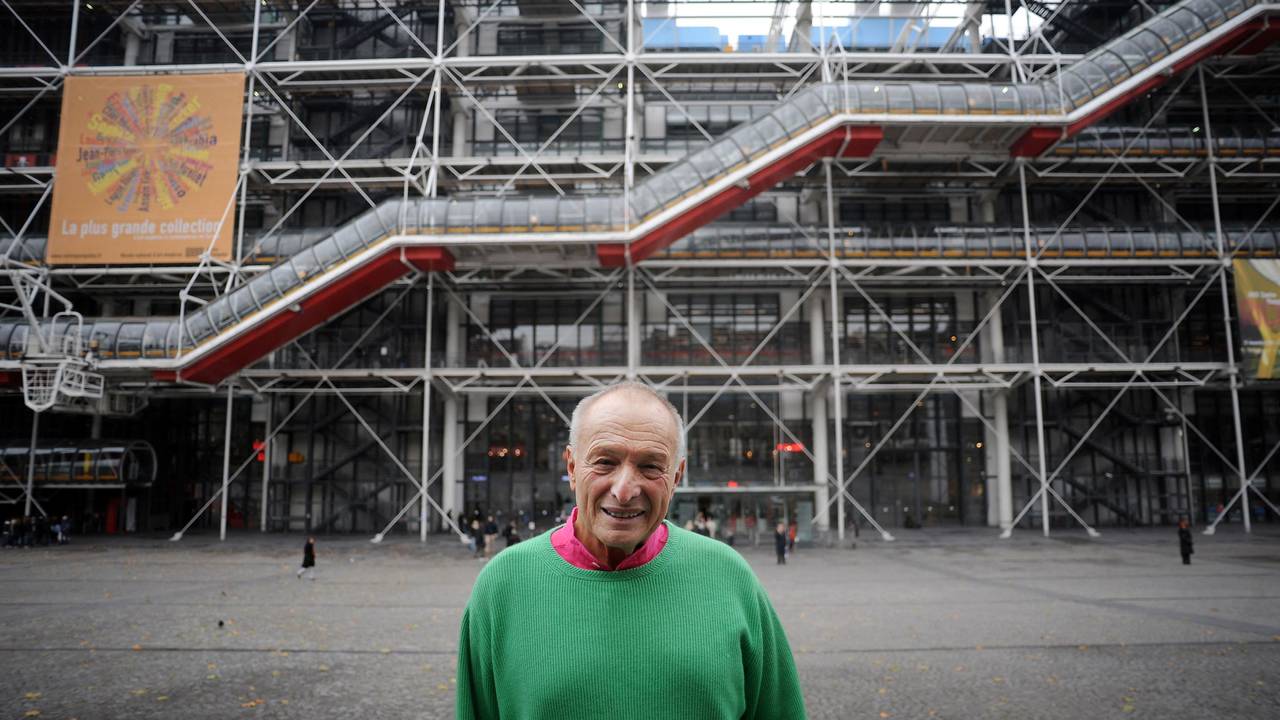 Arkitekten Richard Rogers foran Pompidou-senteret i Paris. 