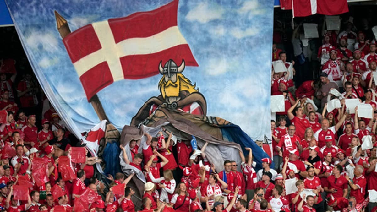 Danmarks fotballforbund fikk bot for Uefa-banner – vil finne de skyldige