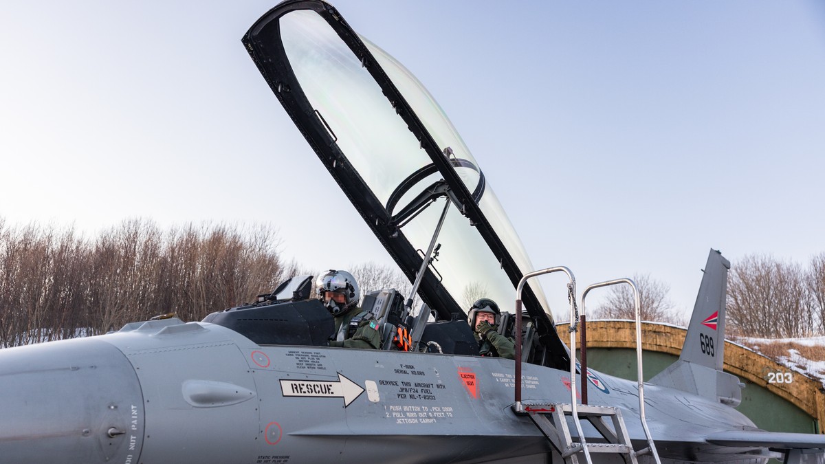 Forsvarssjefen erkjenner at F-16-fly gitt til Ukraina ikke var flydyktige