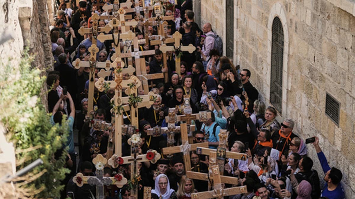 Tusener på korsvandring i Jerusalem