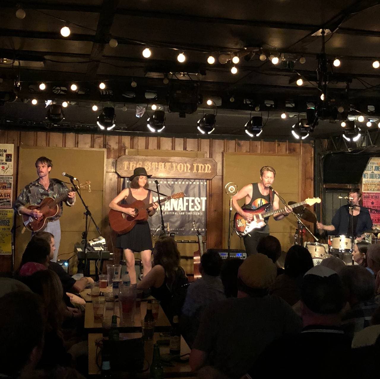 Konsert på Station Inn i Nashville i 2018.