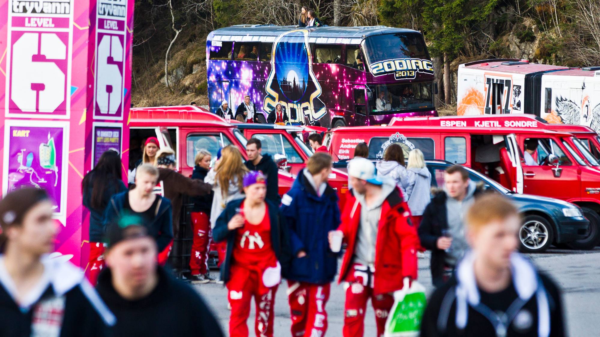 Russ på vei opp til russetreffet på Tryvann i Oslo.