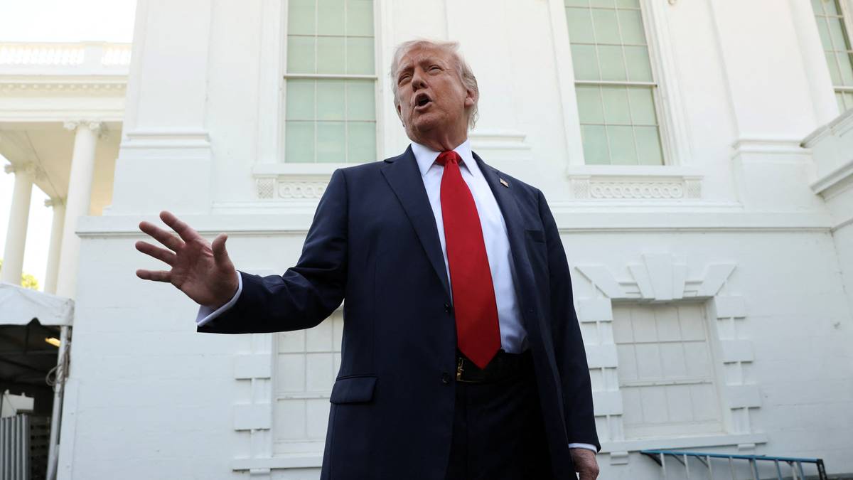 Trump seier ein Ukraina-avtale er nær – og langar ut mot Zelenskyj