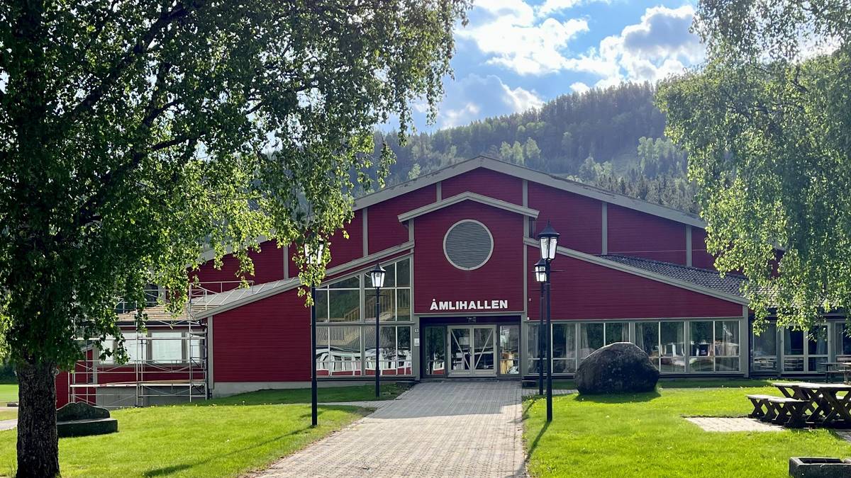 Taket lekker – ber om penger til å reparere