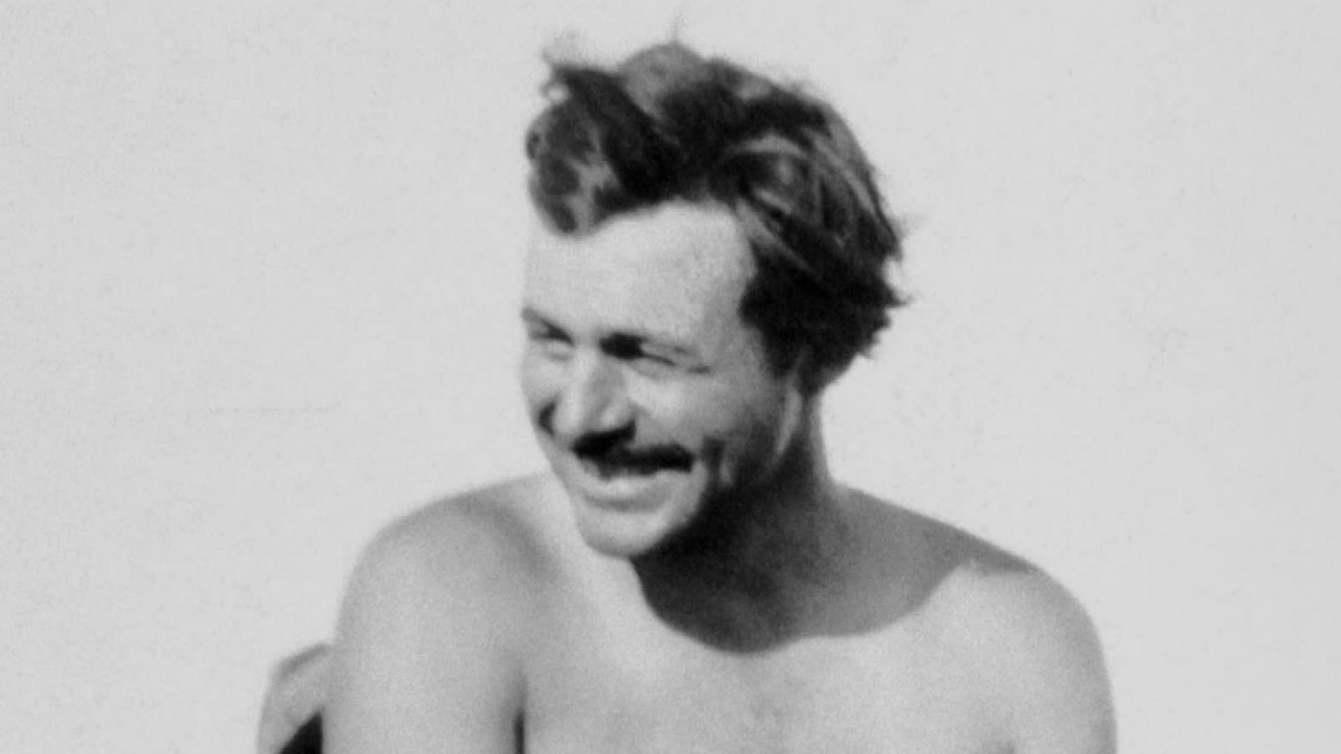 Hemingway blir uvanlig berømt til forfatter å være. 