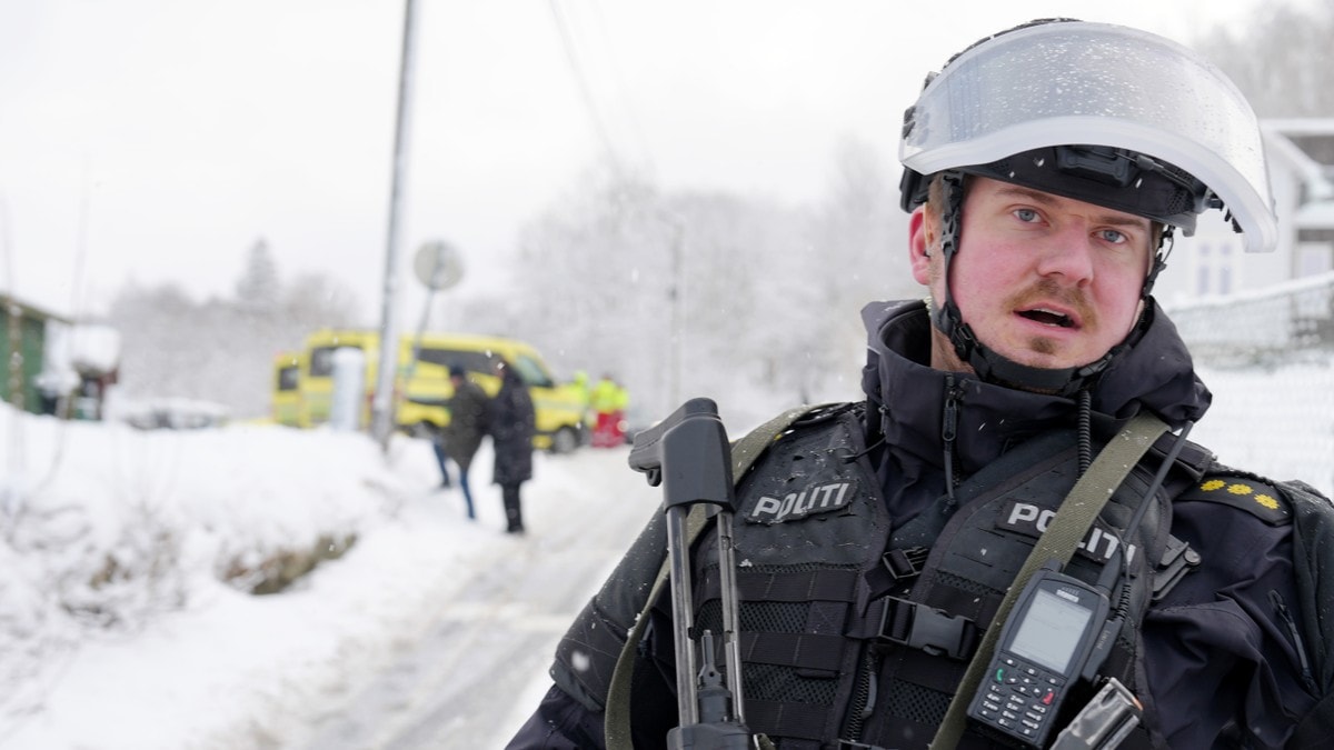 Mann har fyrt av skot mot politiet i Åsane: Forhandlingsekspert på veg frå Oslo