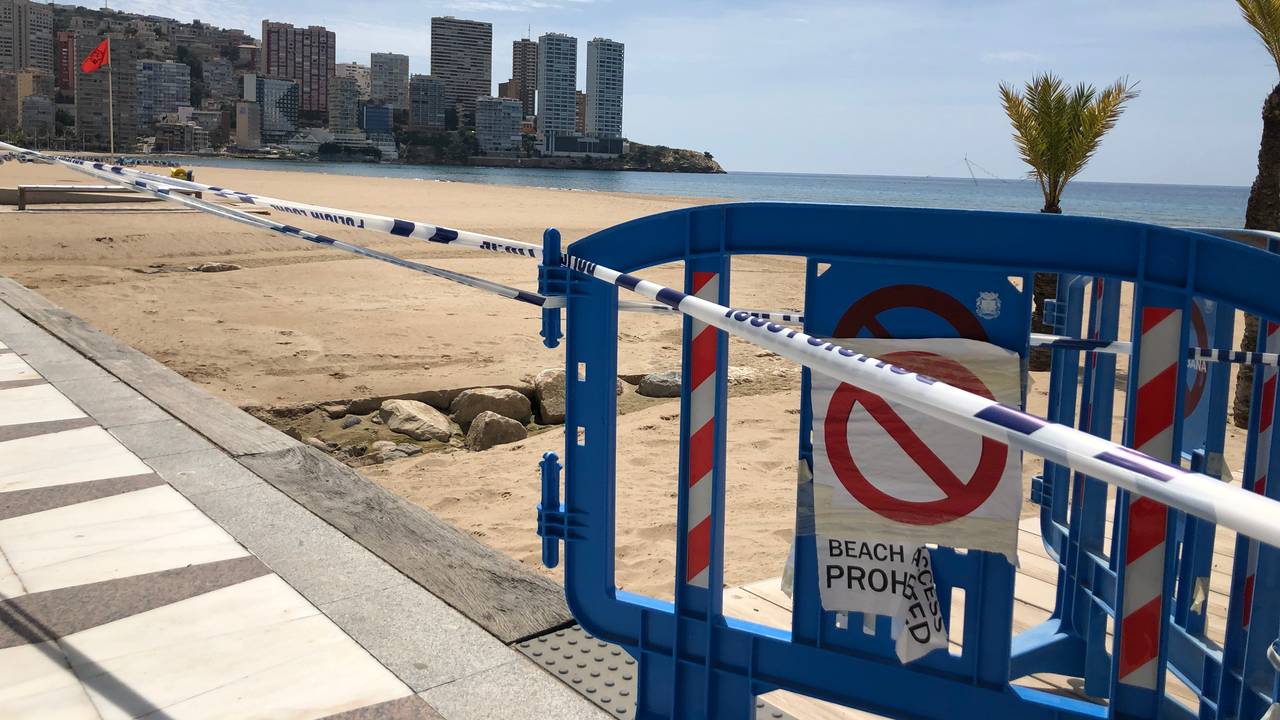 Stranden i Benidorm stengt for publikum