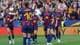 Foto: LLUIS GENE / AFP,NTB Fotballspillere fra FC Barcelona jubler på banen etter en scoring foran publikum. (Bildebeskrivelsen er laget av en KI-tjeneste)