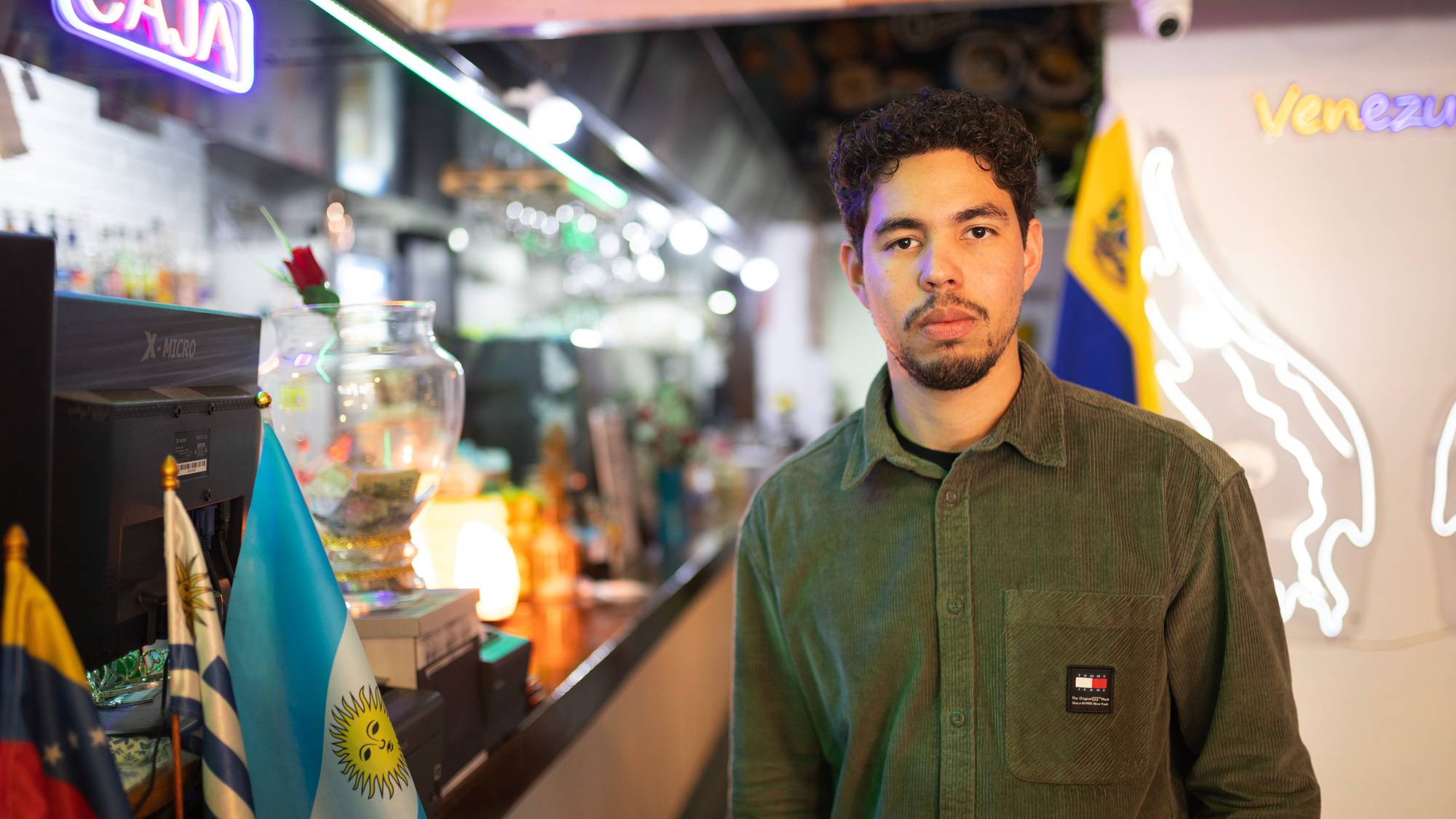 Aktivisten Maxroberth Graterol jobber for menneskerettigheter og demokrati i hjemlandet Venezuela. Han måtte flykte til Argentina som 16-åring etter å ha deltatt i studentdemonstrasjoner. 