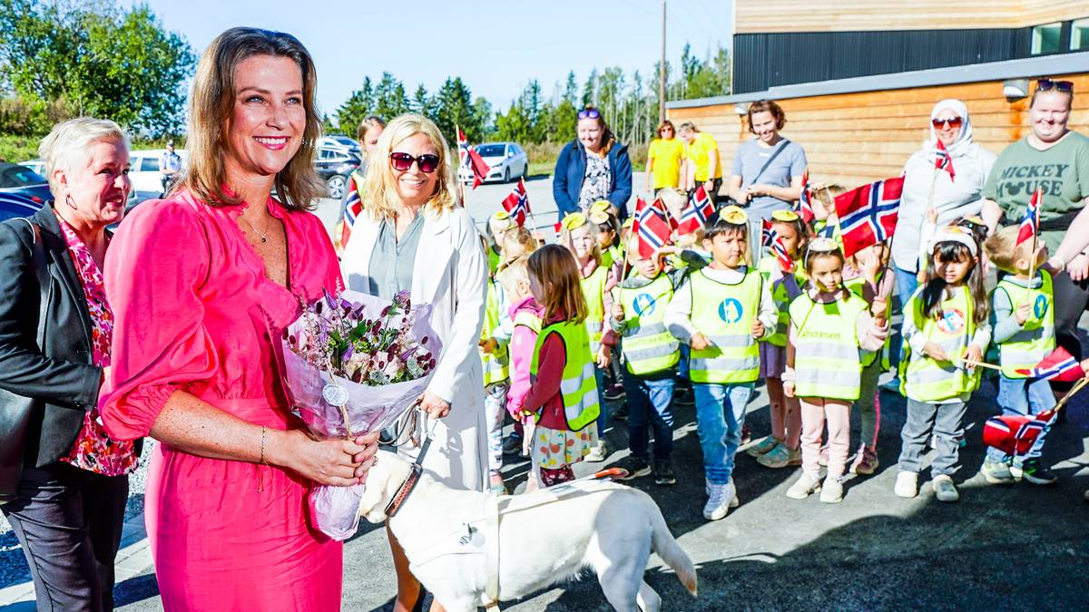 Flertallet mener prinsesse Märtha Louise må slutte å representere kongehuset - NRK