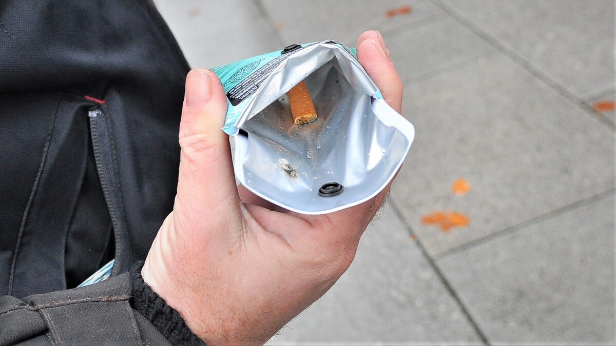 Sigarettsneipene flyter: Bryter loven bevisst for å rydde opp