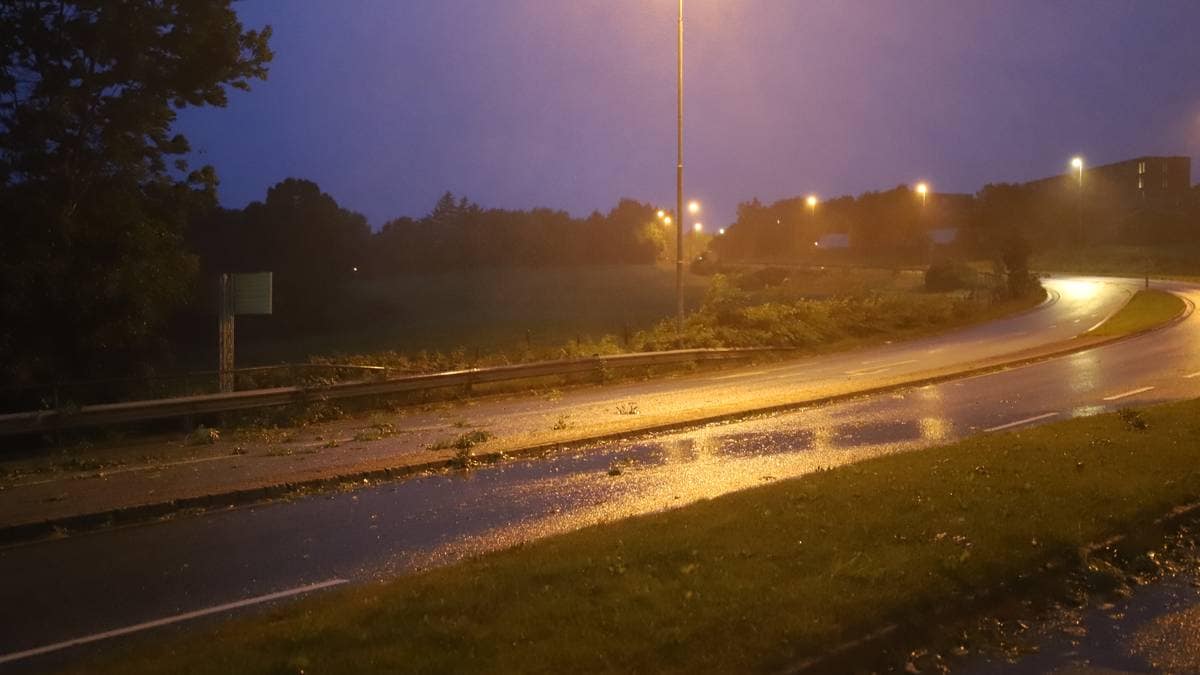 Uvêret i natt: Tre i vegbana og innstilte ferjer