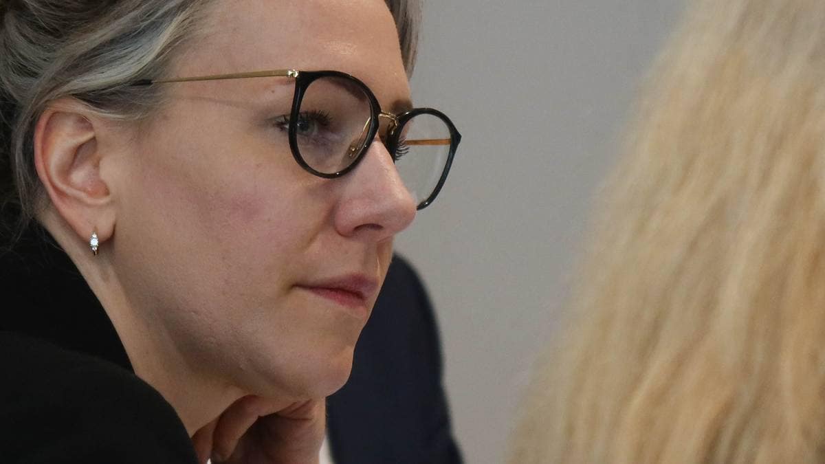 Åpner for å legge ned skoler i Arendal