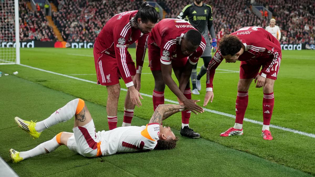Galatasaray-spiller på sykehus etter sammenstøt med reklameplakat på Anfield