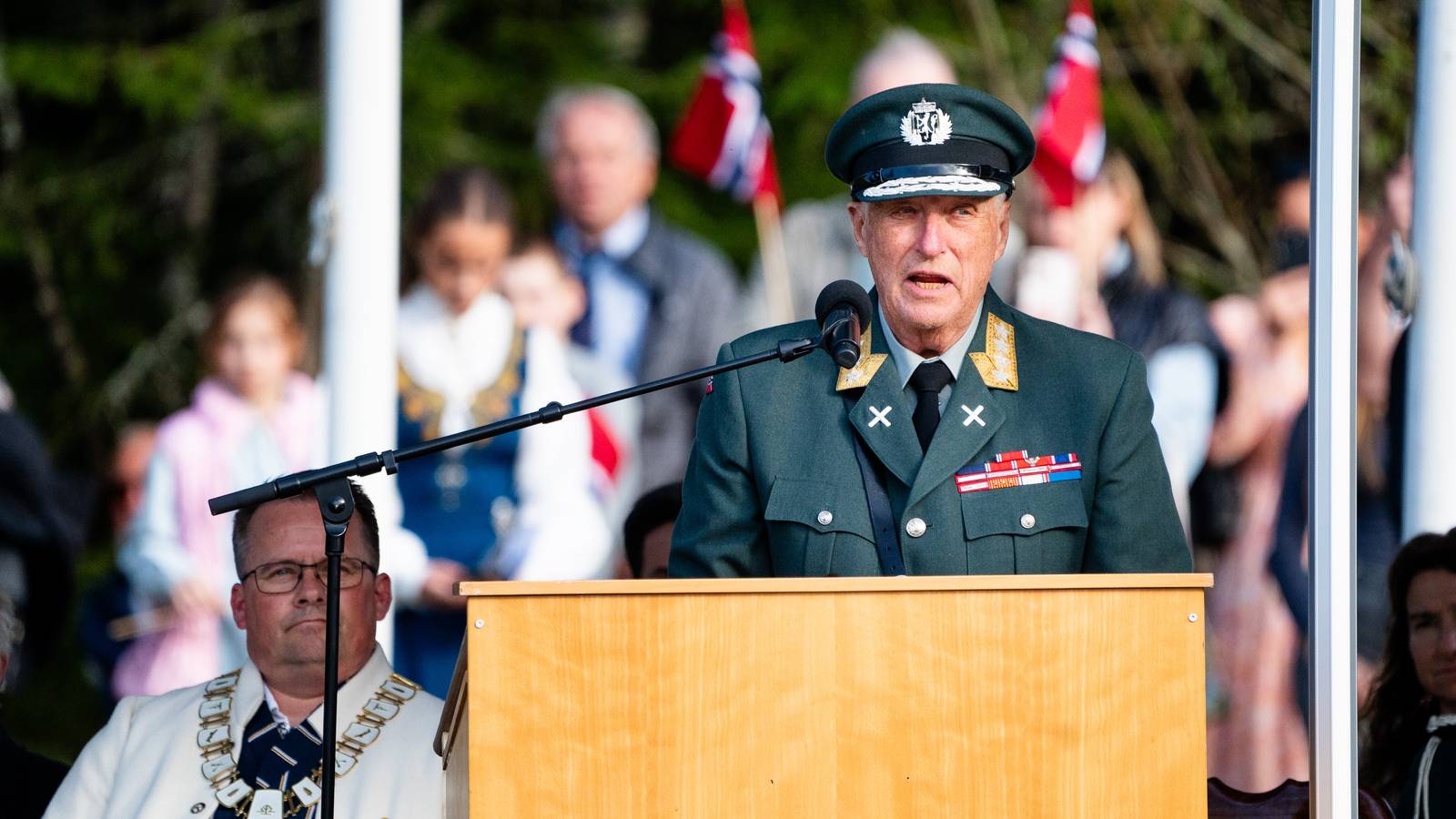 kong-harald-vi-m-t-le-se-urett-som-er-beg-tt-nrk-norge