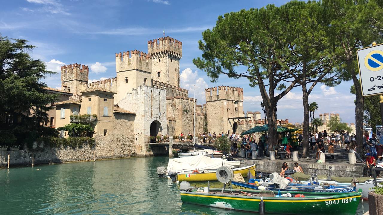 Middelalderbyen på Sirmione under normale forhold.