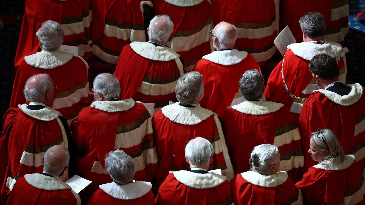 Storbritannia vurderer å avskaffe arveretten i Overhuset
