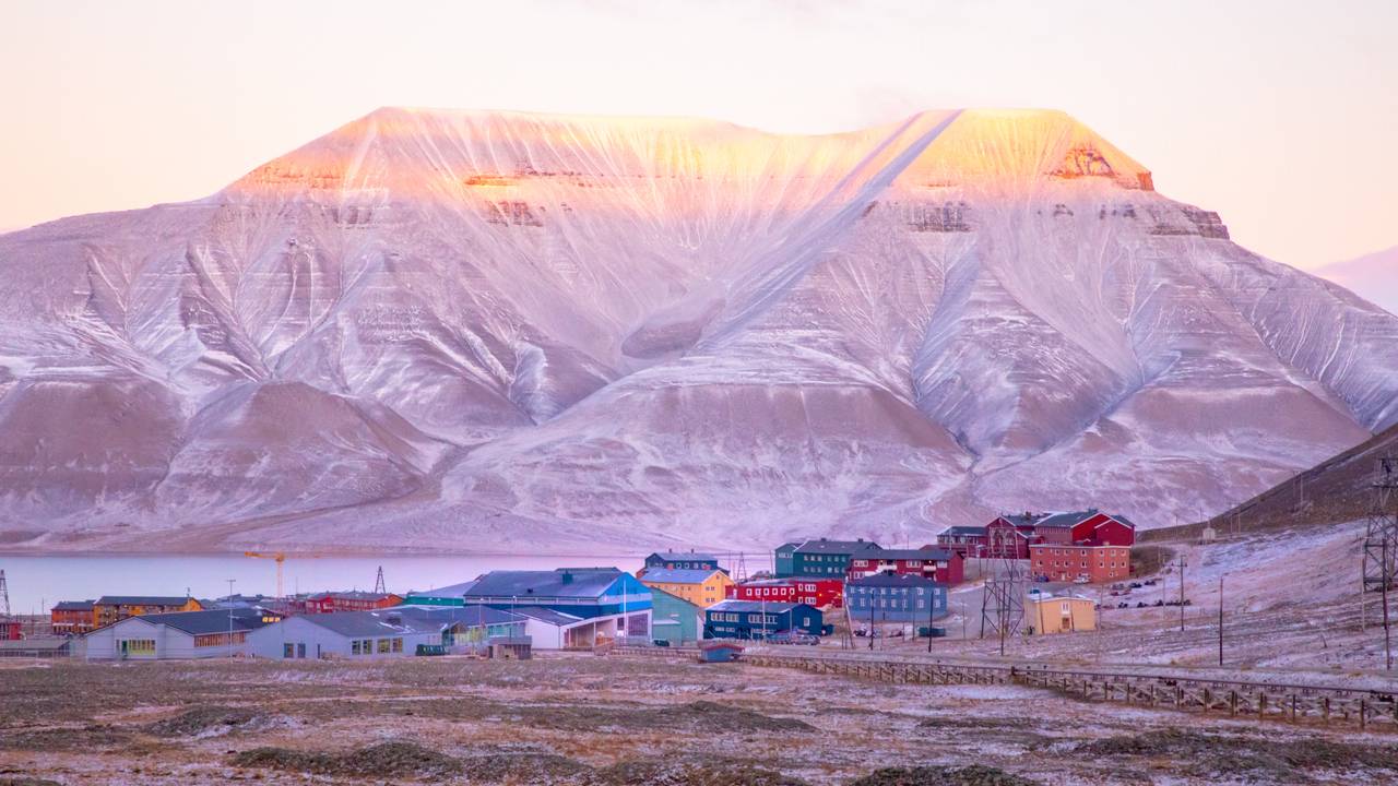 Svalbard, Longyearbyen få dager før mørketiden