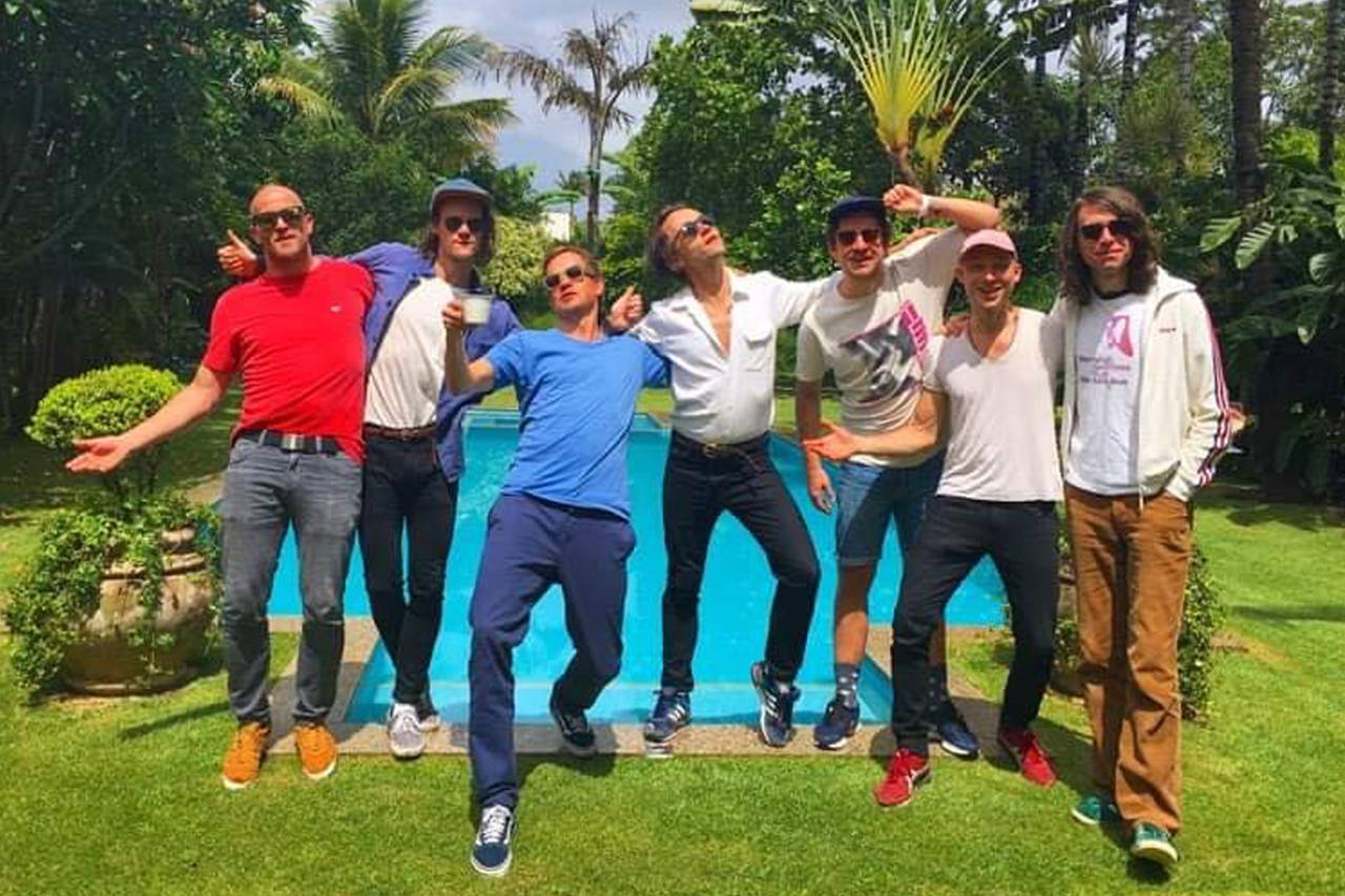 PLEASURE BRASIL: Kristian Syvertsen, Petter Undset fra Kråkesølv, Øystein Greni, Sondre Lerche, Chris Holm, Dave Heilman og Alexander von Mehren.