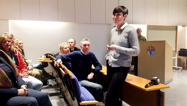 Forsvarsminister Ine Eriksen Søreide på besøk i Porsanger