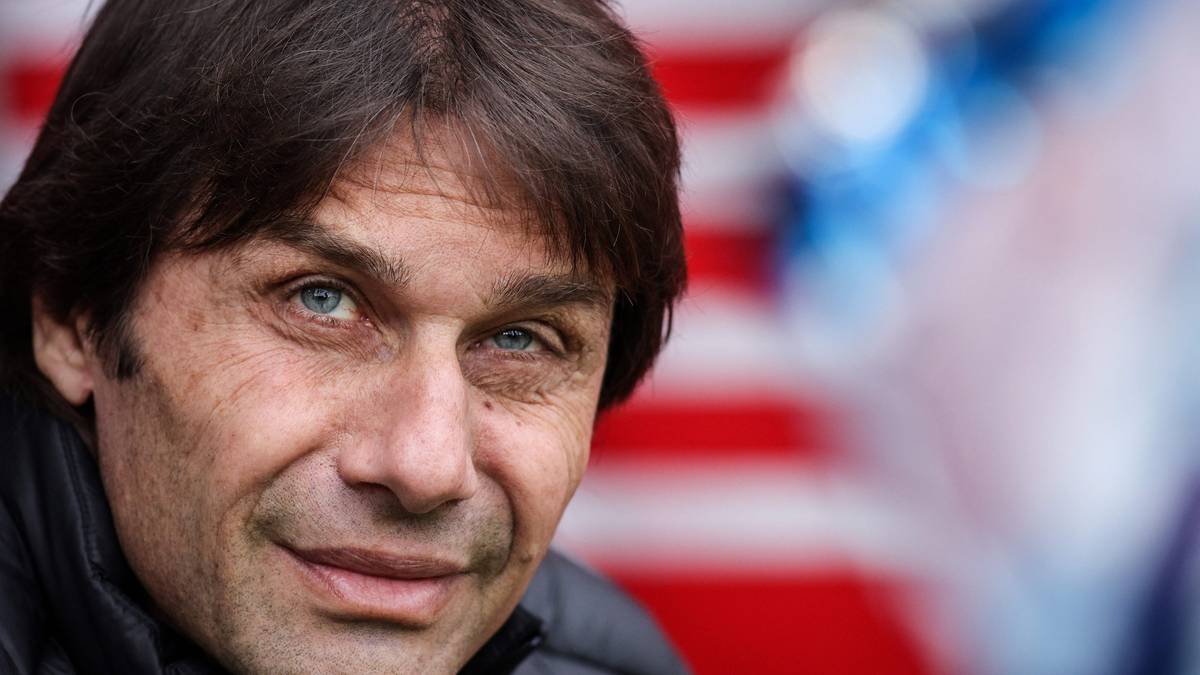 Conte tar over Napoli