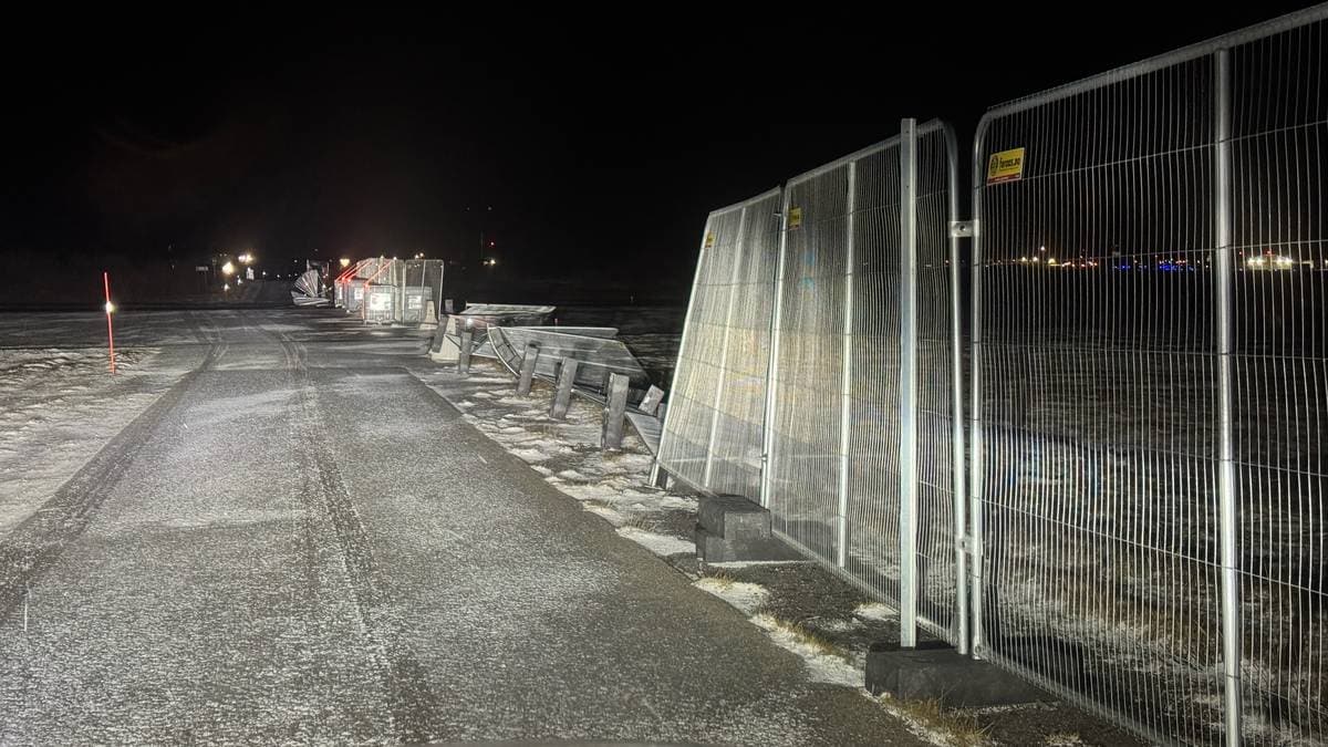 Flyplassen må holde stengt i mørket: Frykter elg på rullebanen etter uvær