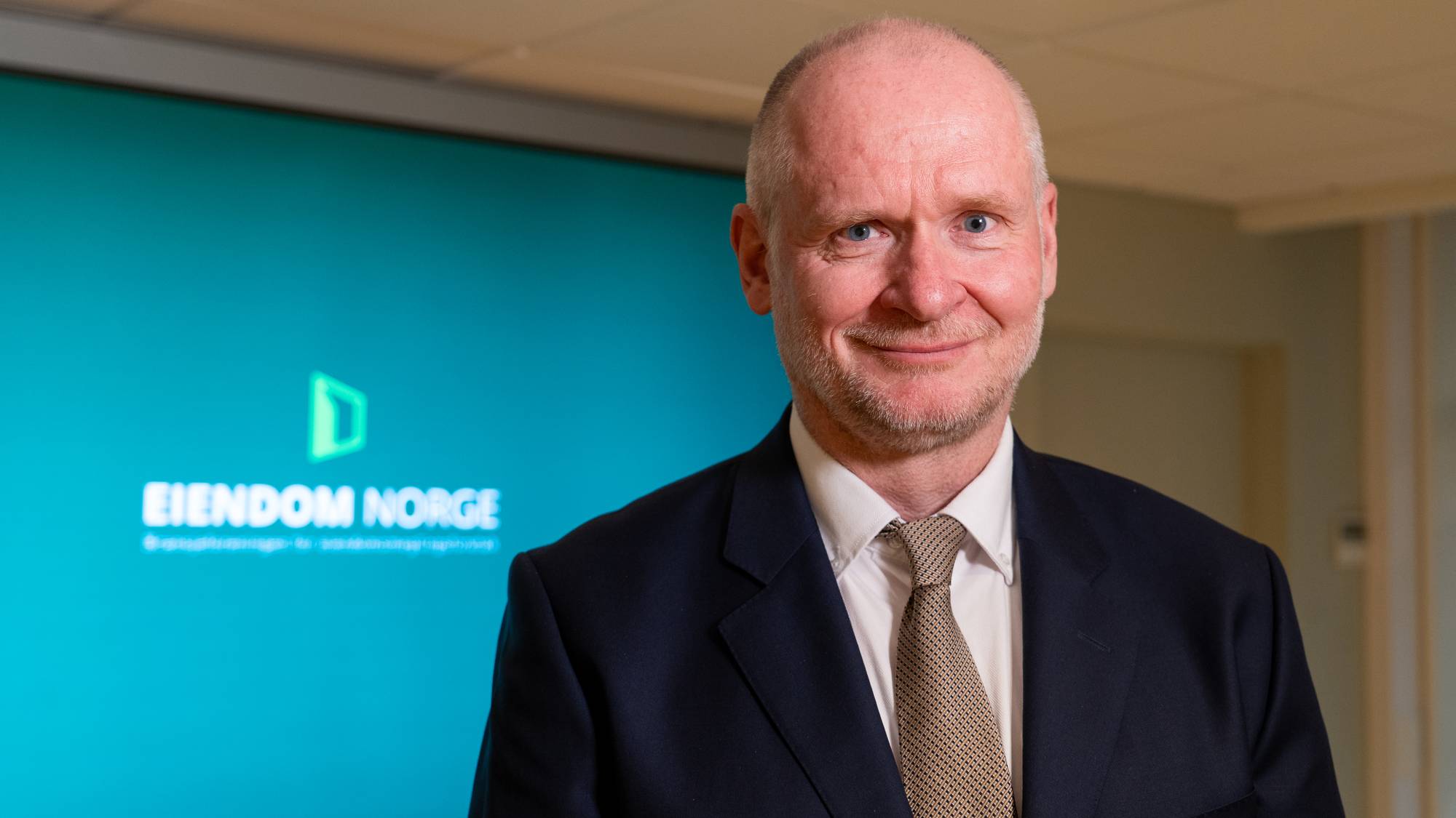 Henning Lauridsen, administrerende direktør i Eiendom Norge. Holder pressekonferanse der han legger fram siste tall for boligmarkedet i Norge.
