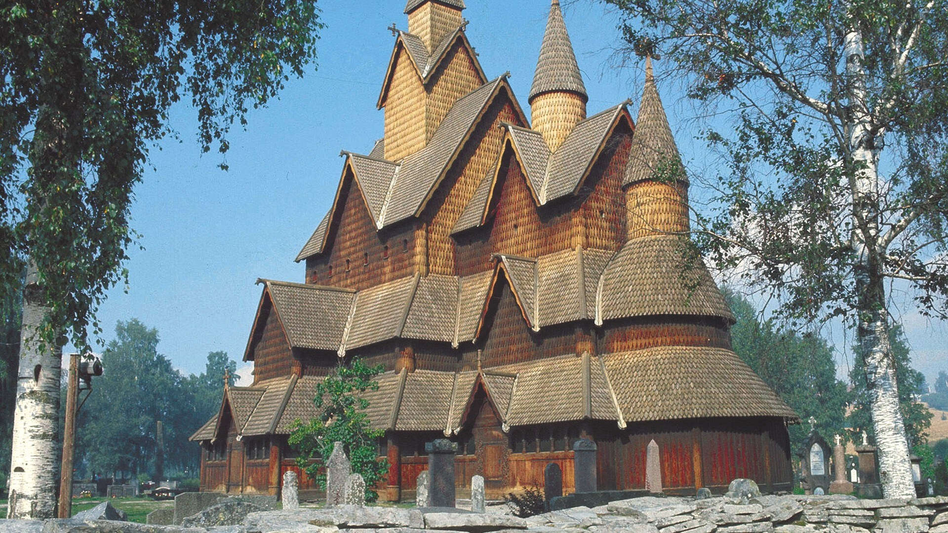 Heddal stavkirke restaureres – NRK