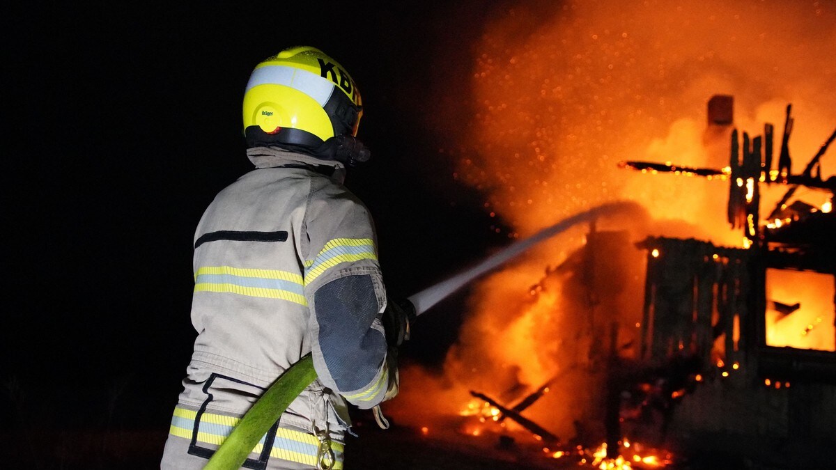 Brann i enebolig i Svarstad – kan ikke reddes