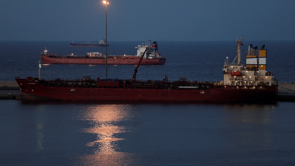 Oljeprisen hopper opp og ned som følge av amerikansk nyhet fra Hormuzstredet