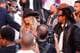 GEOFFROY VAN DER HASSELT / AFP / NTB Beyonce i cowboyhatt og Jay-Z med store dreadlocks i en menneskemengde