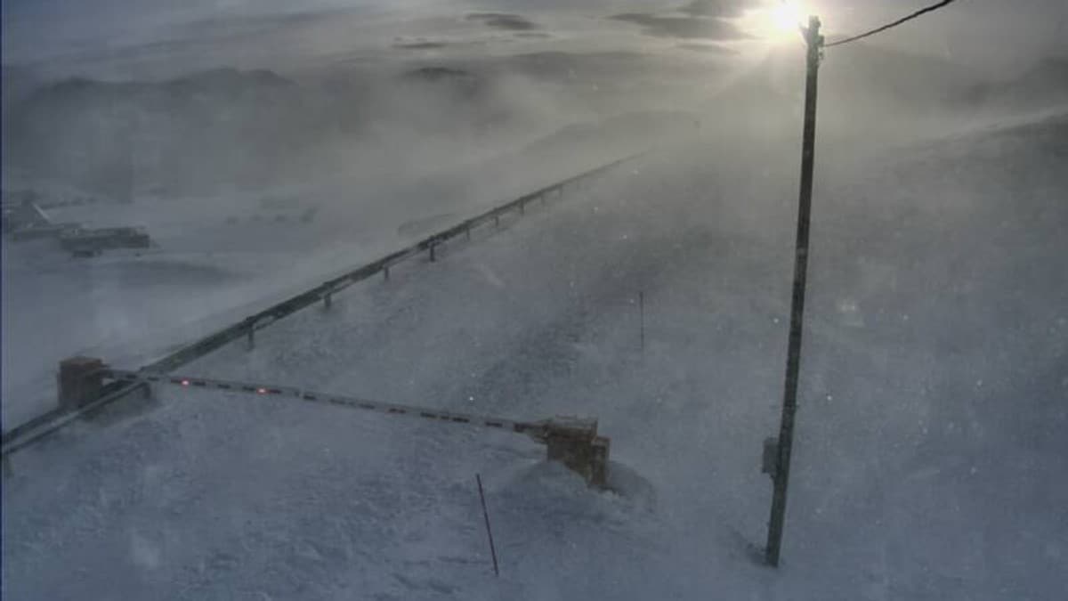 Nordkapp: Åtte turistbusser har kjørt seg fast