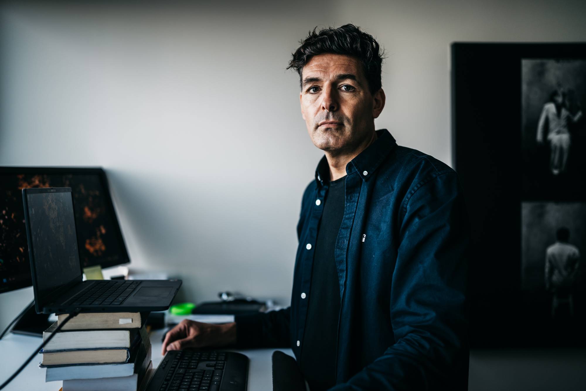 Potrett av en mann på et kontor