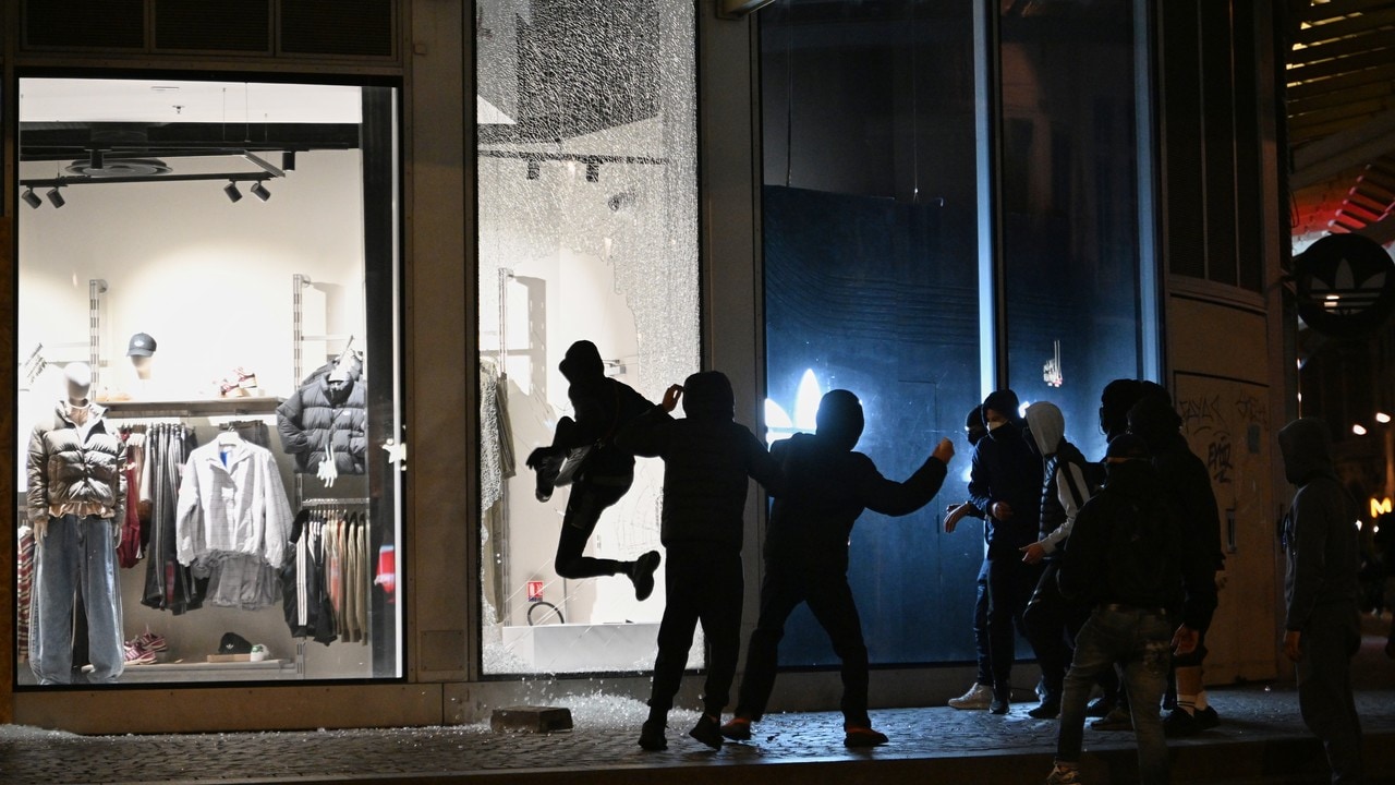Curfews Imposed in French Cities Following Violent Riots