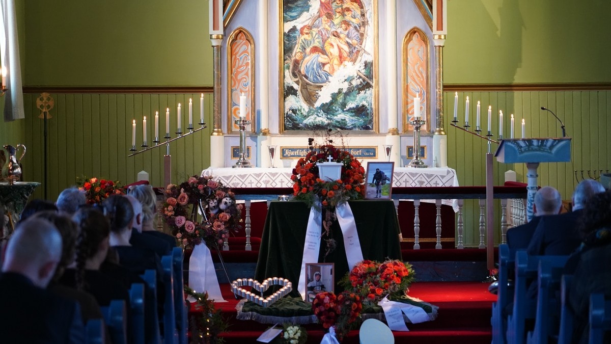 Full kirke i bisettelsen til Steffen Skjøttelvik