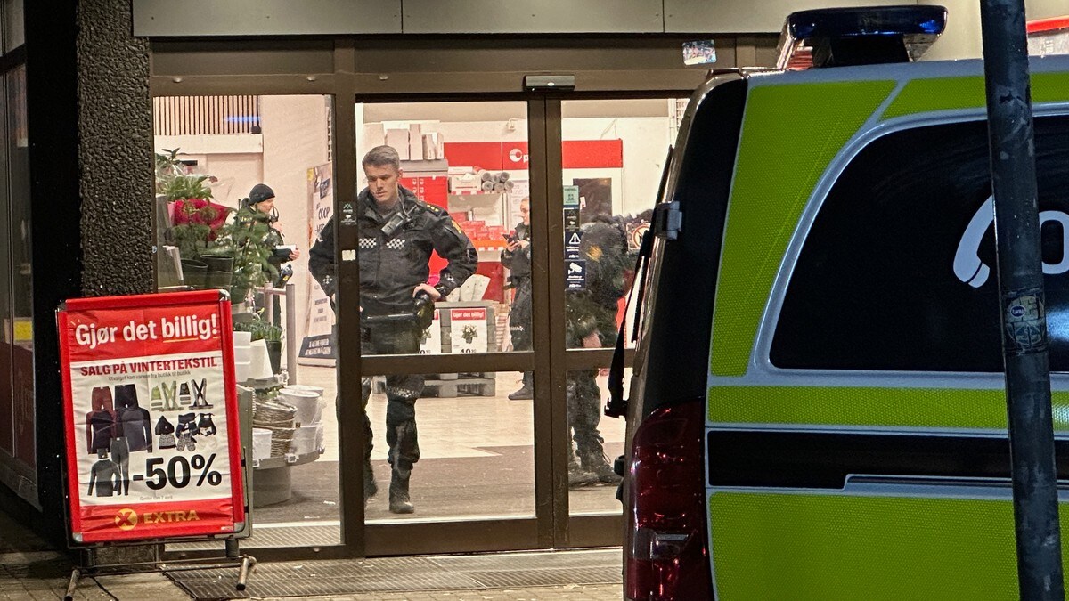 Mann knivstukket i matbutikk i Sarpsborg