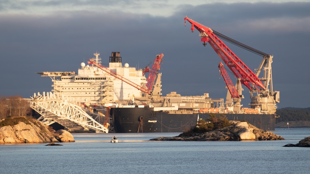 Skip ankret opp i Kristiansand: Omstridt gassprosjekt truet av sanksjoner