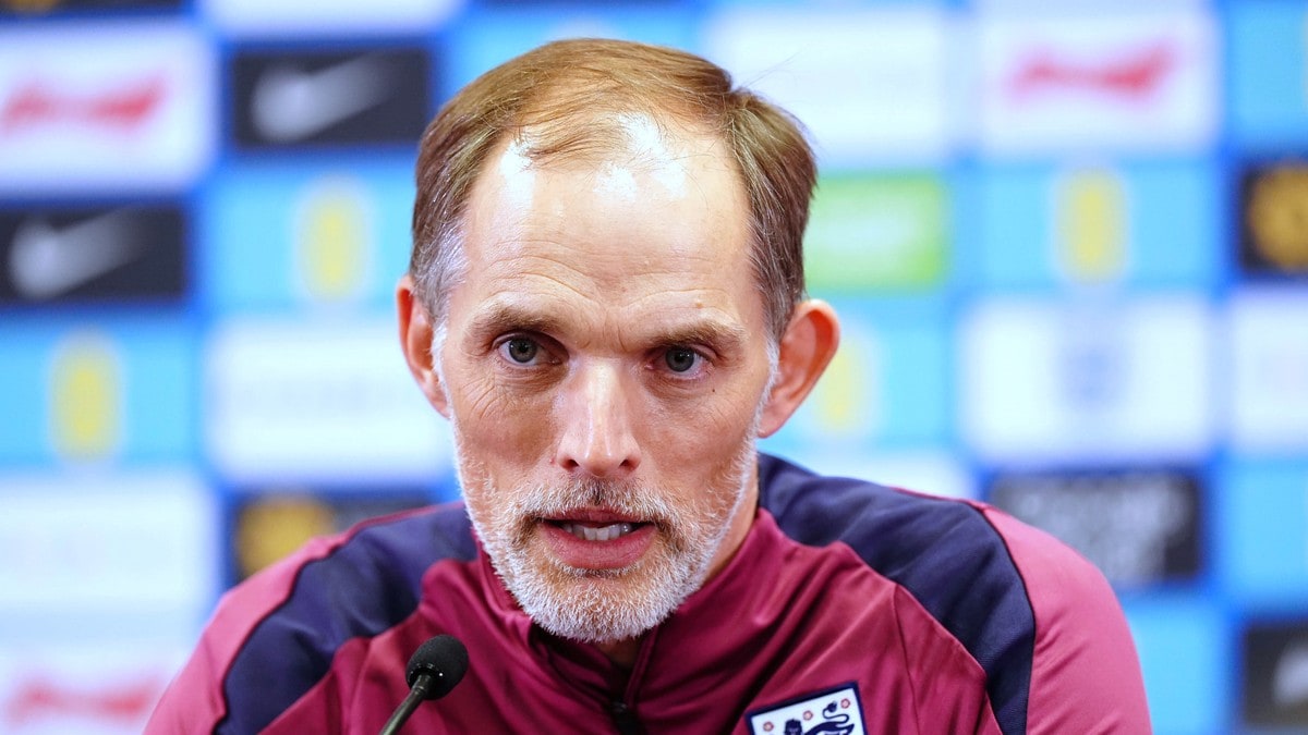 England-sjefen spår fordel i tittelkampen – Arsenal og Liverpool får pusterom