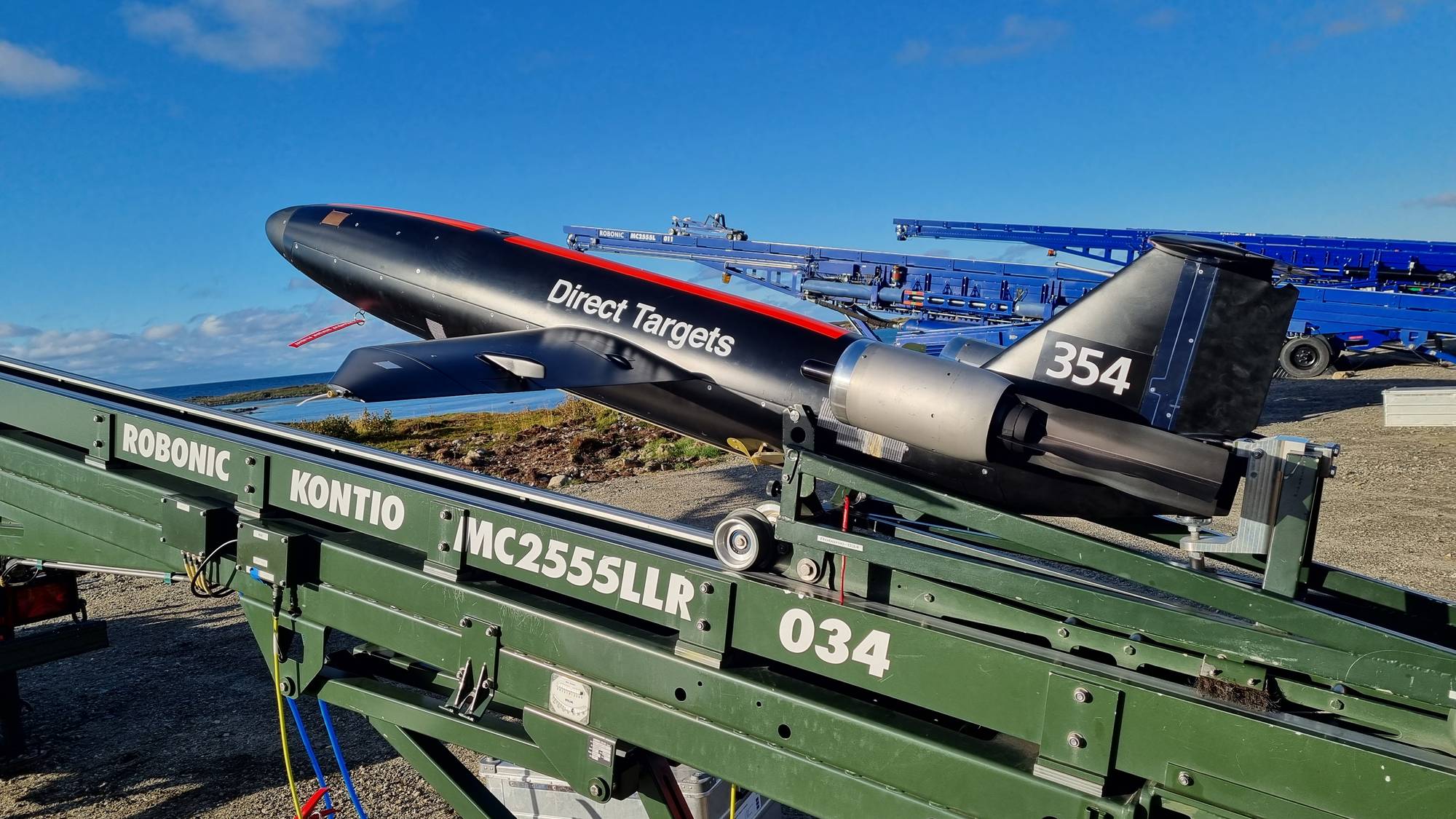 Drone klar til oppskyting på rampe.