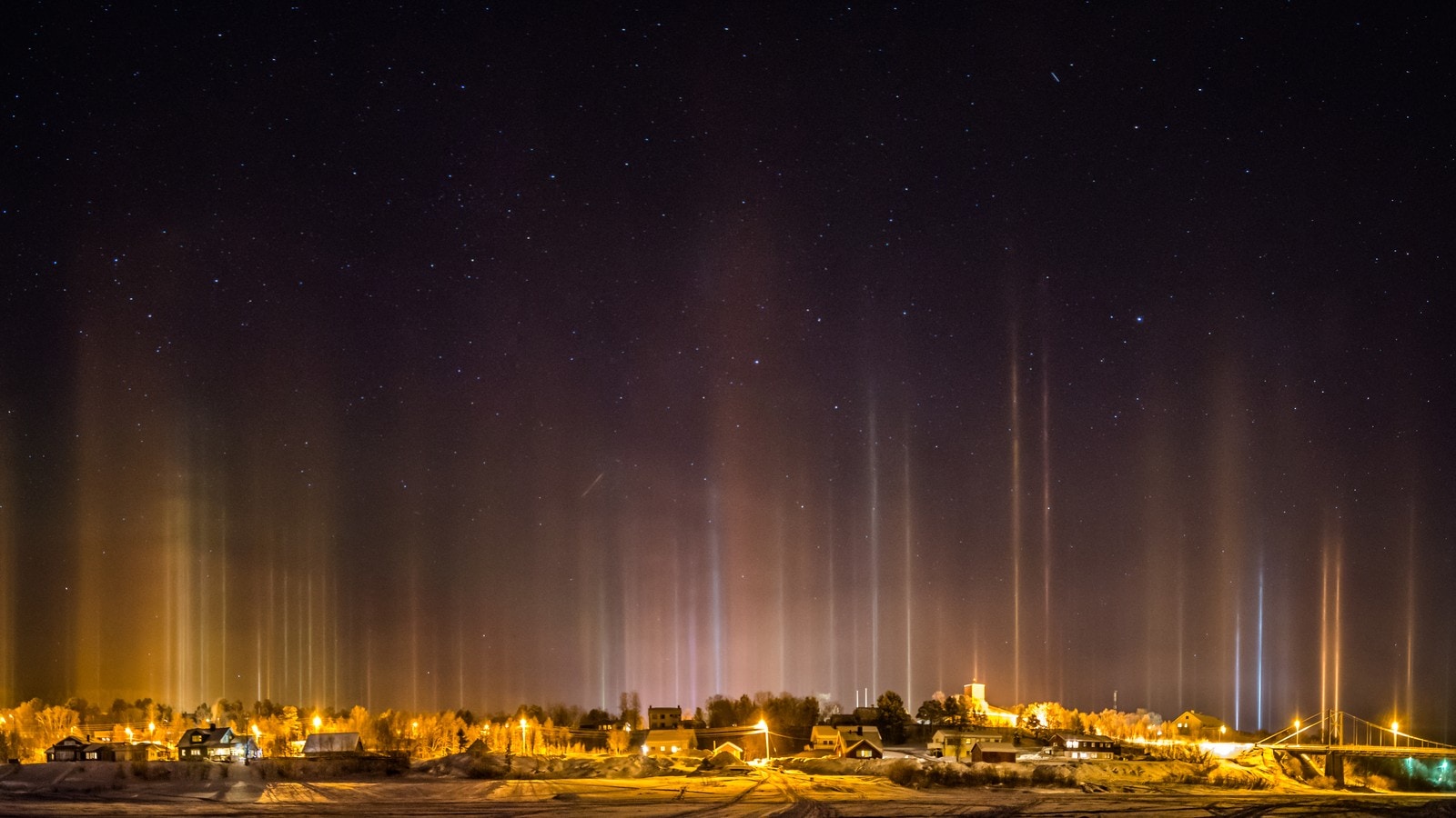 In the town of Karasjok in northern Norway, a spectacular show of light an color painted the night sky yesterday. 